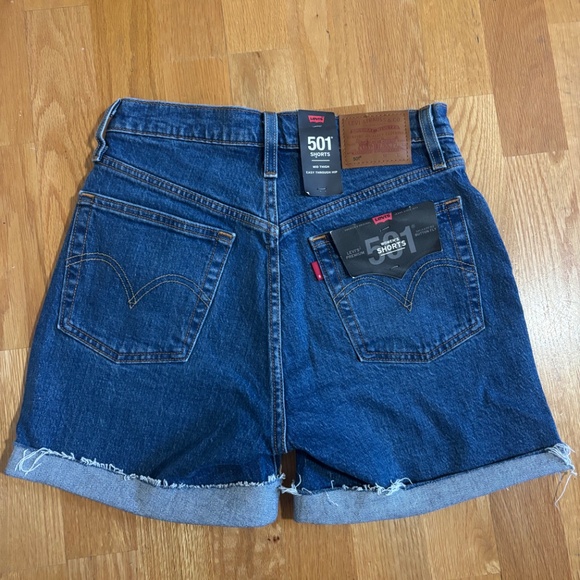 Levis Premium 501 Jean Shorts Mid Thigh - Picture 4 of 9